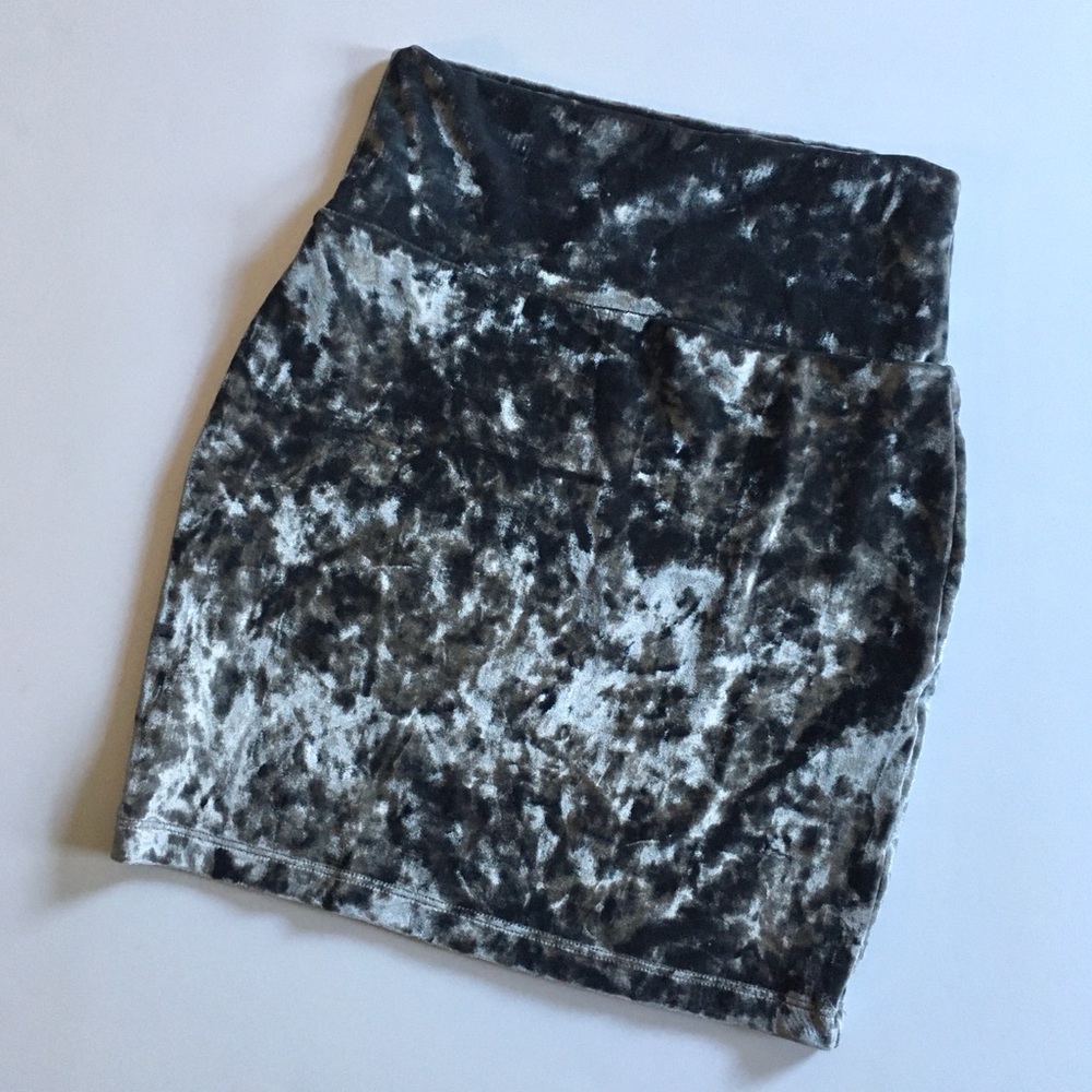 Cosmic Crushed Velvet Mini Skirt in Silver✨